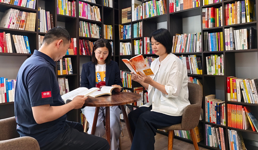 翻開“城發(fā)”這本書，每一頁，都是鄭州的煙火與遠方